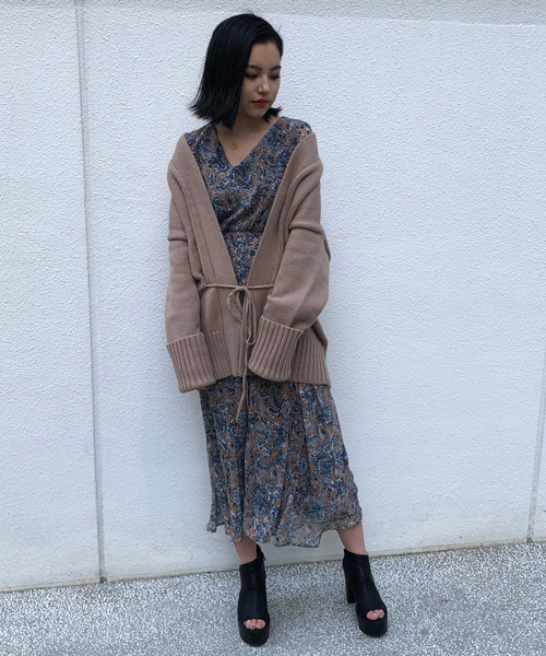 ENVYM（アンビー）の「フラワーペイズリースリットロングＯＰ（ワンピース・レディース・ブラック/ベージュ・FREE）」の7枚目の写真