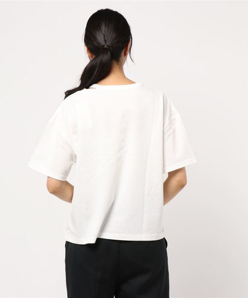 LOWRYS FARM(ローリーズファーム)の「ネックスリットTEE 837759(Tシャツ/カットソー・レディース・ブラック/ベージュ/オフホワイト・FREE)」の5枚目の写真