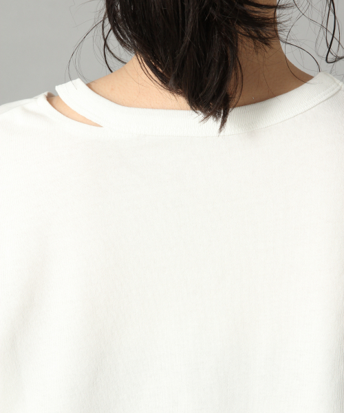 LOWRYS FARM(ローリーズファーム)の「ネックスリットTEE 837759(Tシャツ/カットソー・レディース・ブラック/ベージュ/オフホワイト・FREE)」の12枚目の写真