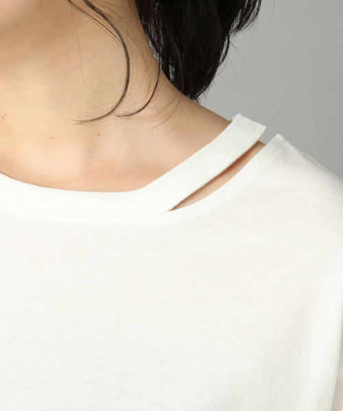 LOWRYS FARM(ローリーズファーム)の「ネックスリットTEE 837759(Tシャツ/カットソー・レディース・ブラック/ベージュ/オフホワイト・FREE)」の11枚目の写真