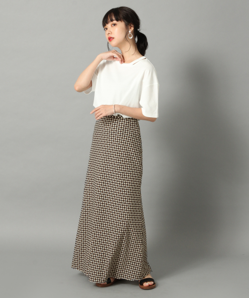 LOWRYS FARM(ローリーズファーム)の「ネックスリットTEE 837759(Tシャツ/カットソー・レディース・ブラック/ベージュ/オフホワイト・FREE)」の7枚目の写真