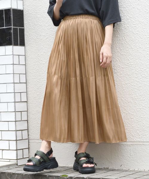 w closet(ダブルクローゼット)の「シャイニーサテン×チュールリバーシブルスカート(スカート・レディース・スモークグレー/ベージュ/ブラウン系その他・FREE)」の3枚目の写真