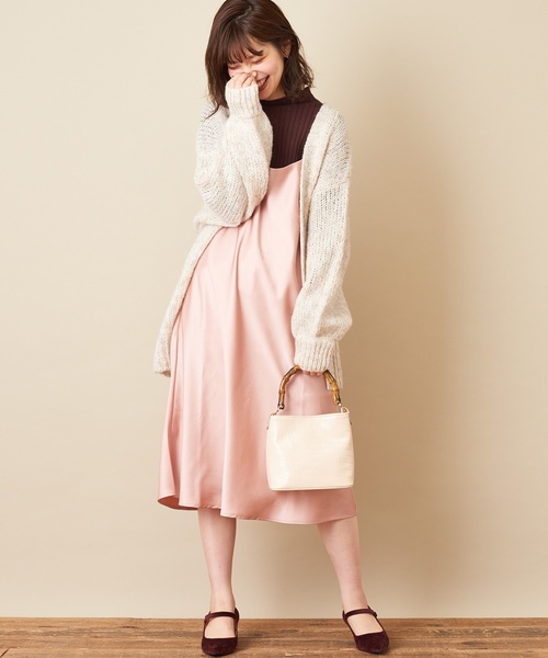 natural couture(ナチュラルクチュール)の「サテン2WAYキャミワンピース(ワンピース・レディース・ブラウン/ピンク/アイボリー/キャメル・FREE)」の4枚目の写真