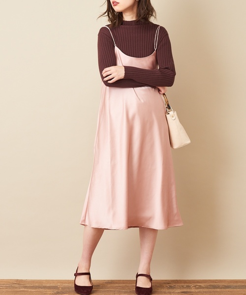 natural couture(ナチュラルクチュール)の「サテン2WAYキャミワンピース(ワンピース・レディース・ブラウン/ピンク/アイボリー/キャメル・FREE)」の6枚目の写真