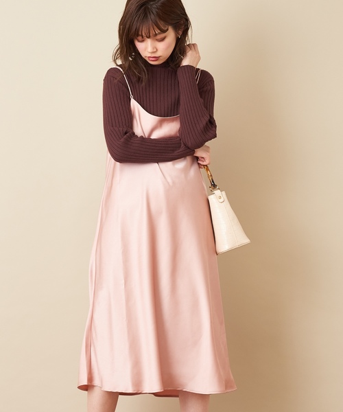 natural couture(ナチュラルクチュール)の「サテン2WAYキャミワンピース(ワンピース・レディース・ブラウン/ピンク/アイボリー/キャメル・FREE)」の22枚目の写真