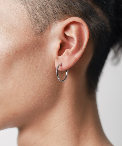 Pledge(プレッジ)の「【Pledge(プレッジ)】フープ ピアス(ペア)(ピアス(両耳用)・メンズ・ブラック/シルバー/ゴールド・FREE)」の9枚目の写真