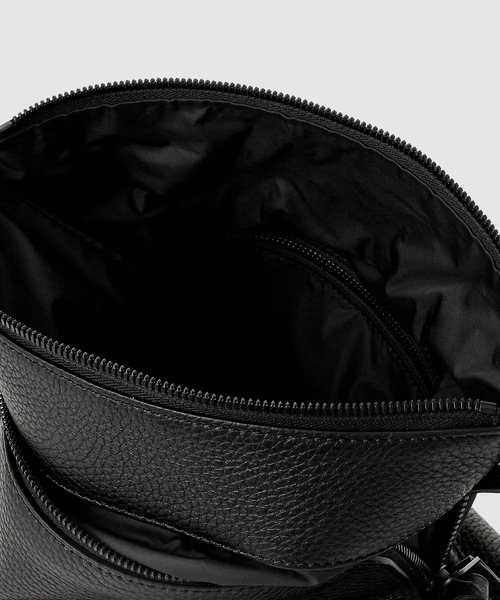 Maison Margiela(メゾンマルジェラ)の「SHOULDER BAG(ショルダーバッグ・メンズ・ブラック・ONESIZE)」の5枚目の写真