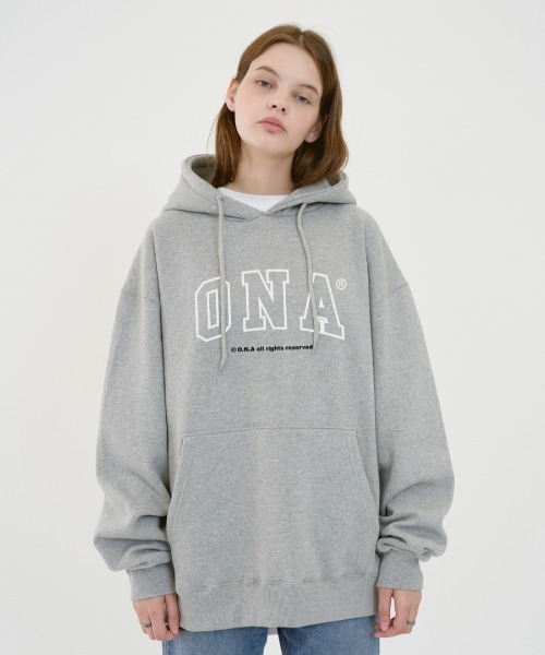 ONA（オーエヌエー）の「『ONA/オーエヌエー』2ND ONA BIG LOGO NAPPING OVER HOODIE/ビッグロゴ ナッピング オーバーフーディー（パーカー・メンズ・ライトグレー/ブラック/グレー・FREE）」の3枚目の写真