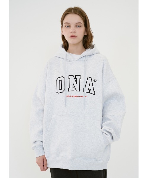 ONA（オーエヌエー）の「『ONA/オーエヌエー』2ND ONA BIG LOGO NAPPING OVER HOODIE/ビッグロゴ ナッピング オーバーフーディー（パーカー・メンズ・ライトグレー/ブラック/グレー・FREE）」の2枚目の写真