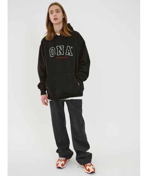 ONA（オーエヌエー）の「『ONA/オーエヌエー』2ND ONA BIG LOGO NAPPING OVER HOODIE/ビッグロゴ ナッピング オーバーフーディー（パーカー・メンズ・ライトグレー/ブラック/グレー・FREE）」の4枚目の写真
