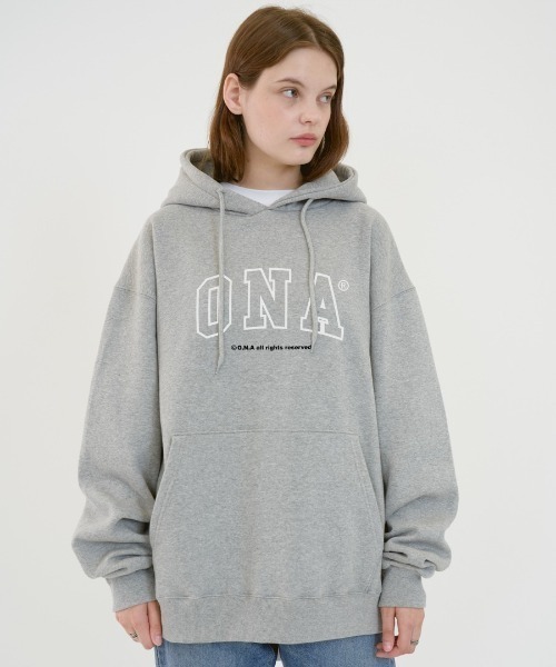 ONA（オーエヌエー）の「『ONA/オーエヌエー』2ND ONA BIG LOGO NAPPING OVER HOODIE/ビッグロゴ ナッピング オーバーフーディー（パーカー・メンズ・ライトグレー/ブラック/グレー・FREE）」の5枚目の写真