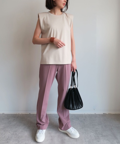 GeeRA(ジーラ)の「イレギュラーヘムノースリTシャツ(Tシャツ/カットソー・レディース・サンドグレー/ブラック/アイボリー・MEDIUM)」の5枚目の写真