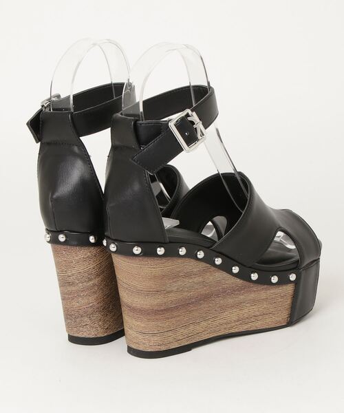 chumchum（チャムチャム）の「サイドオープンスタッズサンダル（サンダル・レディース・ブラック/ダークブラウン・LL/S/M/L）」の4枚目の写真