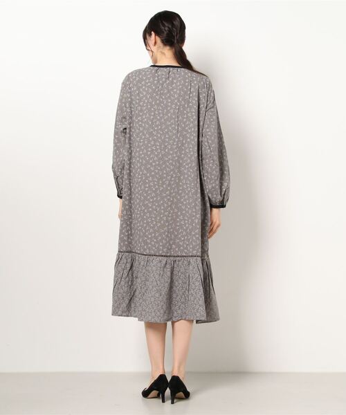 Samansa Mos2（サマンサ モスモス）の「花柄プリントパイピングワンピース（ワンピース・レディース・ミント/グレー/ベージュ・ﾌﾘ-）」の5枚目の写真