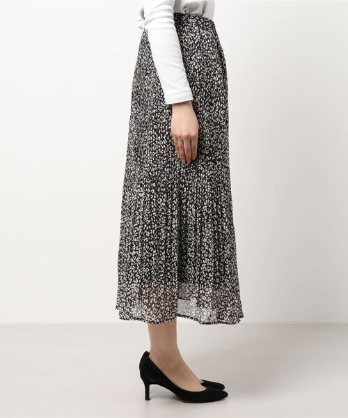 Samansa Mos2 blue(サマンサモスモスブルー)の「レオパード柄消しプリーツスカート(スカート・レディース・ブラック/ブラウン/オフホワイト・フリ-)」の5枚目の写真