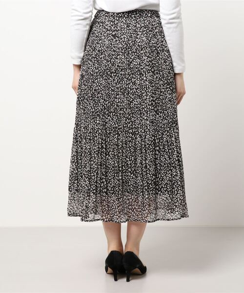 Samansa Mos2 blue(サマンサモスモスブルー)の「レオパード柄消しプリーツスカート(スカート・レディース・ブラック/ブラウン/オフホワイト・フリ-)」の4枚目の写真