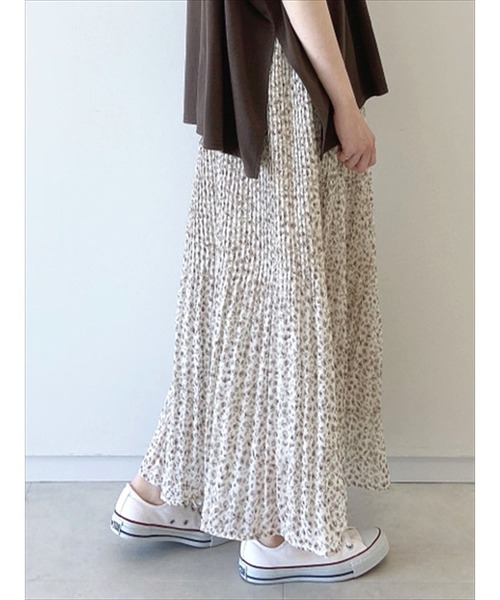 Samansa Mos2 blue(サマンサモスモスブルー)の「レオパード柄消しプリーツスカート(スカート・レディース・ブラック/ブラウン/オフホワイト・フリ-)」の2枚目の写真