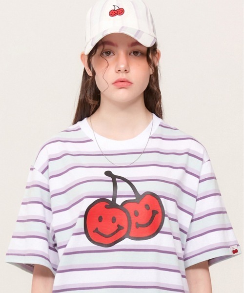 KIRSH(キルシー)の「『KIRSH/キルシー』BIG DOODLE CHERRY T-SHIRTS KH/ビッグチェリープリント半袖Tシャツ(Tシャツ/カットソー・レディース・ホワイト/ブラック/A・FREE)」の3枚目の写真