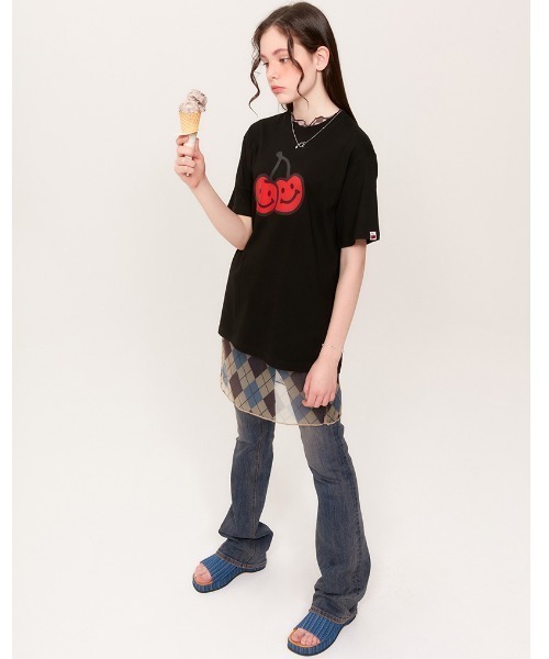 KIRSH(キルシー)の「『KIRSH/キルシー』BIG DOODLE CHERRY T-SHIRTS KH/ビッグチェリープリント半袖Tシャツ(Tシャツ/カットソー・レディース・ホワイト/ブラック/A・FREE)」の9枚目の写真
