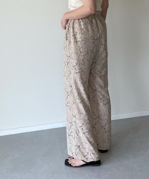 y/m by misato(イムバイミサト)の「ラインフラワーパンツ(その他パンツ・レディース・アイボリー/グレー・FREE)」の10枚目の写真