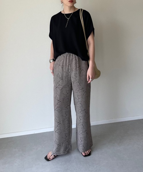 y/m by misato(イムバイミサト)の「ラインフラワーパンツ(その他パンツ・レディース・アイボリー/グレー・FREE)」の8枚目の写真