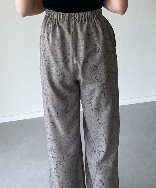 y/m by misato(イムバイミサト)の「ラインフラワーパンツ(その他パンツ・レディース・アイボリー/グレー・FREE)」の6枚目の写真