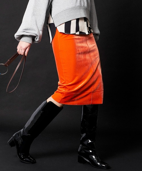 MAISON SPECIAL（メゾンスペシャル）の「ストレッチベロアタイトスカート【MAISON SPECIAL/メゾンスペシャル】（スカート・レディース・グリーン/イエロー/オレンジ・FREE）」の3枚目の写真