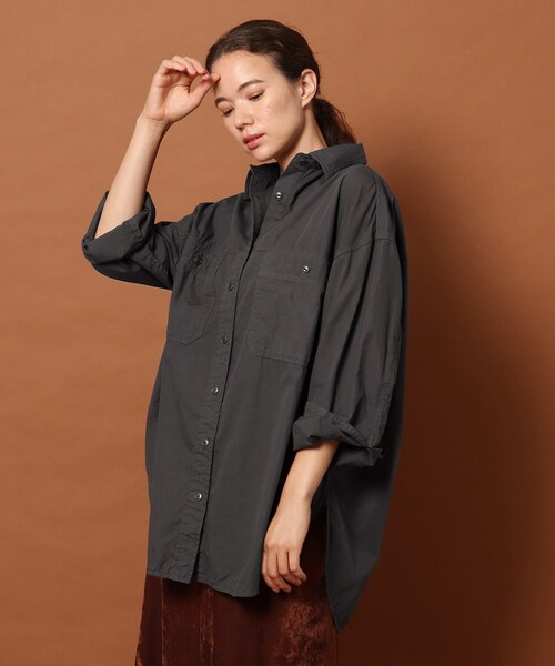 DRESSTERIOR（ドレステリア）の「◆製品染ワークシャツ（シャツ/ブラウス・レディース・チャコールグレー/ベージュ/レンガ・38/36）」の2枚目の写真