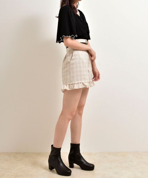 MAJESTIC LEGON（マジェスティックレゴン）の「モノトーンコンシャストップス（Tシャツ/カットソー・レディース・ブラック/アイボリー・SMALL/MEDIUM）」の4枚目の写真