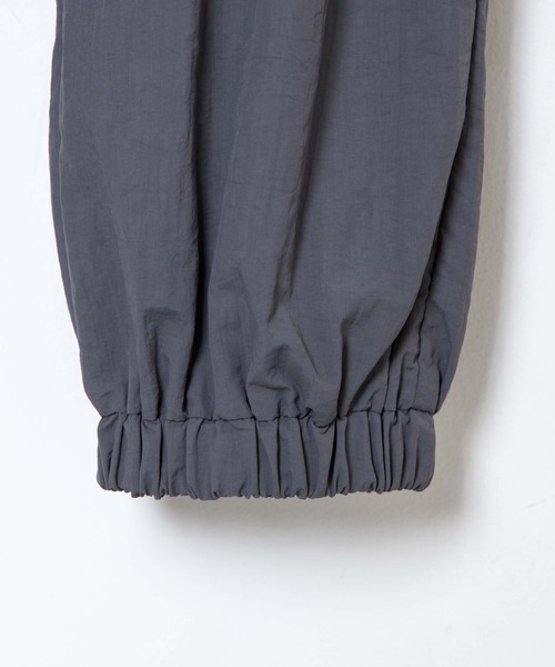 WEGO（ウィゴー）の「WEGO/ナイロンカーゴパンツ（カーゴパンツ・レディース・ブラック/グレー・FREE）」の6枚目の写真