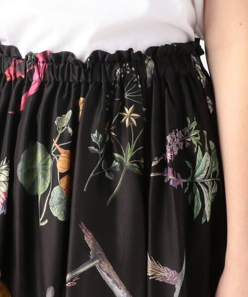 caban（キャバン）の「□シルク ボタニカルプリントロングスカート