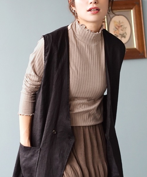 zootie（ズーティー）の「【主役にも名脇役にも！】ロングスリーブ リブカットソー［タートルネック］（Tシャツ/カットソー・レディース・グレイッシュベージュ/ライトブルー/チャコール/ベージュ/コーラルピンク/ダークグリーン/ブラック/ピンク系その他/グレイッシュブルー/アイボリー/ダークパープル/ライトベージュ/アッシュ/パープル/ブルー系その他/ブラック系その他/オフホワイト/モスグリーン/レッド系その他/イエロー系その他/ベビーピンク/ベージュ×ブラック/ブルー/ブラック×ホワイト/ホワイト×ブラック/グレー系その他/ネイビー/ケリーグリーン/シアン/グレー系その他2/オレンジ系その他/ホワイト系その他/カーキブラウン/テラコッタ/サーモンピンク/グリーン系その他2/ホワイト系その他2/ブルー系その他2・L/LL/M）」の16枚目の写真