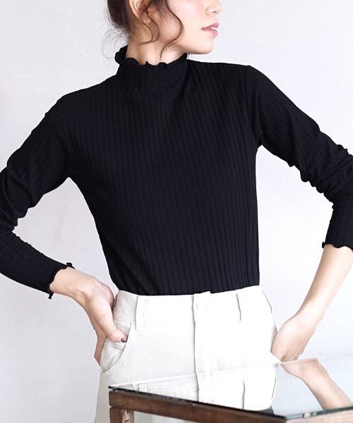 zootie（ズーティー）の「【主役にも名脇役にも！】ロングスリーブ リブカットソー［タートルネック］（Tシャツ/カットソー・レディース・グレイッシュベージュ/ライトブルー/チャコール/ベージュ/コーラルピンク/ダークグリーン/ブラック/ピンク系その他/グレイッシュブルー/アイボリー/ダークパープル/ライトベージュ/アッシュ/パープル/ブルー系その他/ブラック系その他/オフホワイト/モスグリーン/レッド系その他/イエロー系その他/ベビーピンク/ベージュ×ブラック/ブルー/ブラック×ホワイト/ホワイト×ブラック/グレー系その他/ネイビー/ケリーグリーン/シアン/グレー系その他2/オレンジ系その他/ホワイト系その他/カーキブラウン/テラコッタ/サーモンピンク/グリーン系その他2/ホワイト系その他2/ブルー系その他2・L/LL/M）」の6枚目の写真