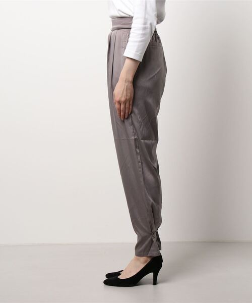 Bab（バブ）の「【WEB限定】サテン裾絞りパンツ（その他パンツ・レディース・ベージュ/モカ/プラム・M）」の7枚目の写真