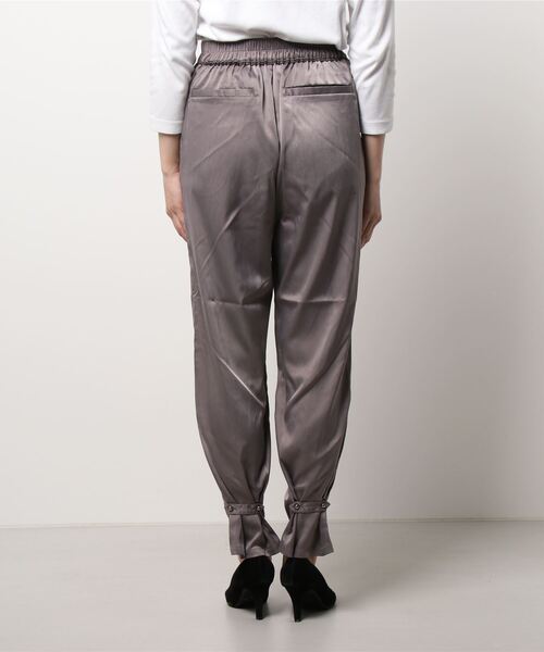 Bab（バブ）の「【WEB限定】サテン裾絞りパンツ（その他パンツ・レディース・ベージュ/モカ/プラム・M）」の6枚目の写真