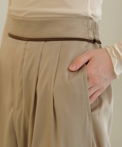 Bab（バブ）の「【WEB限定】サテン裾絞りパンツ（その他パンツ・レディース・ベージュ/モカ/プラム・M）」の14枚目の写真