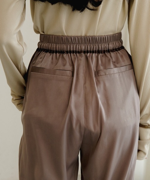 Bab（バブ）の「【WEB限定】サテン裾絞りパンツ（その他パンツ・レディース・ベージュ/モカ/プラム・M）」の22枚目の写真