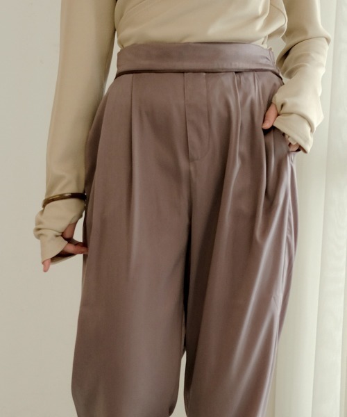 Bab（バブ）の「【WEB限定】サテン裾絞りパンツ（その他パンツ・レディース・ベージュ/モカ/プラム・M）」の18枚目の写真