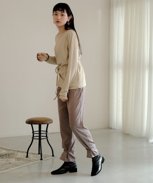 Bab（バブ）の「【WEB限定】サテン裾絞りパンツ（その他パンツ・レディース・ベージュ/モカ/プラム・M）」の21枚目の写真