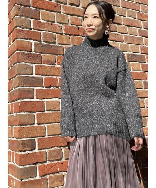 DRESKIP（ドレスキップ）の「◆ふわふわハイネックゆったりニット（ニット/セーター・レディース・ダークブラウン/グレー系その他/ライトベージュ/グリーン系/ライトグレー/ピンク系・02/03/04）」の2枚目の写真