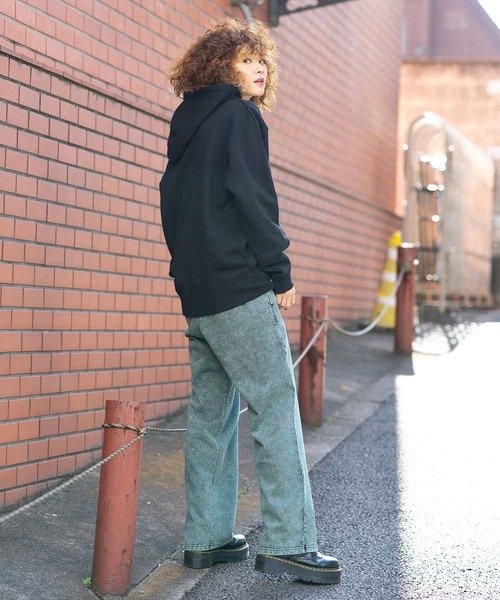 X-girl（エックスガール）の「GRAFFITI LOGO SWEAT HOODIE（パーカー・レディース・ブラック/ライトブルー/ライトパープル・S/M/L/XL）」の5枚目の写真