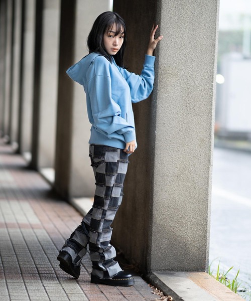 X-girl（エックスガール）の「GRAFFITI LOGO SWEAT HOODIE（パーカー・レディース・ブラック/ライトブルー/ライトパープル・S/M/L/XL）」の21枚目の写真