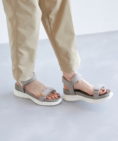 ROPE' PICNIC（ロペピクニック）の「ワニカンベルクロスニーカーサンダル（サンダル・レディース・ブラック系その他2/グレー/ベージュ/ブラック・L/M/S）」の10枚目の写真