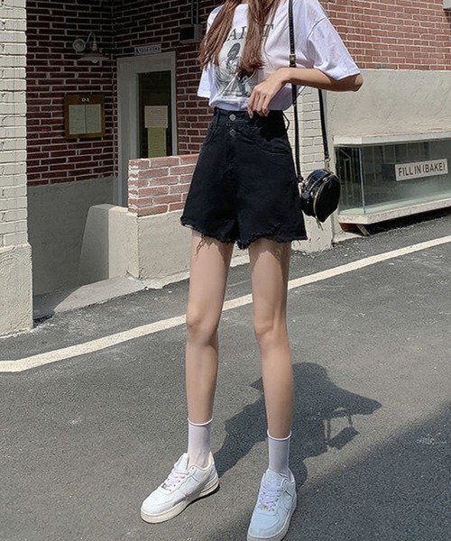 meJane(ミージェーン)の「カットオフダメージデニムショートパンツ(デニムパンツ・レディース・ホワイト/ブラック/スミクロ・S/M/L)」の11枚目の写真