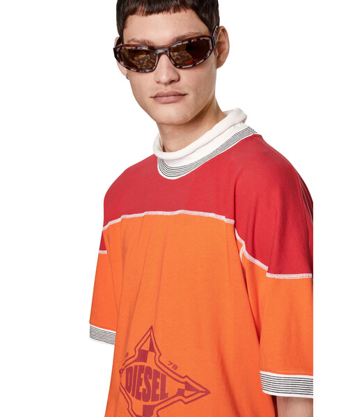 DIESEL（ディーゼル）の「メンズ Tシャツ カラーブロック（Tシャツ/カットソー・メンズ・ホワイト/イエロー/オレンジ・SMALL/MEDIUM/LARGE/X-LARGE/XX-LARGE/X-SMALL）」の15枚目の写真