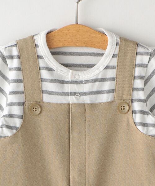 SHIPS(シップス)の「SHIPS KIDS:フェイク オーバーオール ロンパース(ロンパース・キッズ・ベージュ/ネイビー/ベージュ系その他・70/80)」の5枚目の写真