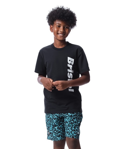 F.C.Real Bristol（エフシーレアルブリストル）の「AUTHENTIC VERTICAL LOGO TEE（Tシャツ/カットソー・キッズ・ホワイト/ベージュ/ブラック・MEDIUM/LARGE/SMALL）」の4枚目の写真