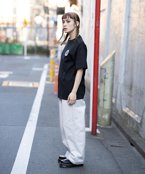 X-girl（エックスガール）の「WORLD LOGO S/S TEE/ワールドロゴ　Tシャツ（Tシャツ/カットソー・レディース・ホワイト/ライトブルー/ブラック・XL/L/S/M）」の19枚目の写真