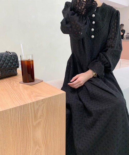 Leja（レジャ）の「【LEJA】パールボタンレース総柄フレアロングワンピース（ワンピース・レディース・ホワイト/ブラック・FREE）」の2枚目の写真