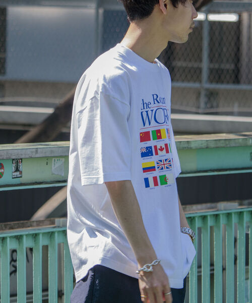 GLOSTER(グロスター)の「【GLOSTER/グロスター】ナショナルフラッグ 国旗プリント ビッグシルエットTシャツ(Tシャツ/カットソー・メンズ・ホワイト/ブラック/ベージュ・MEDIUM/LARGE)」の4枚目の写真